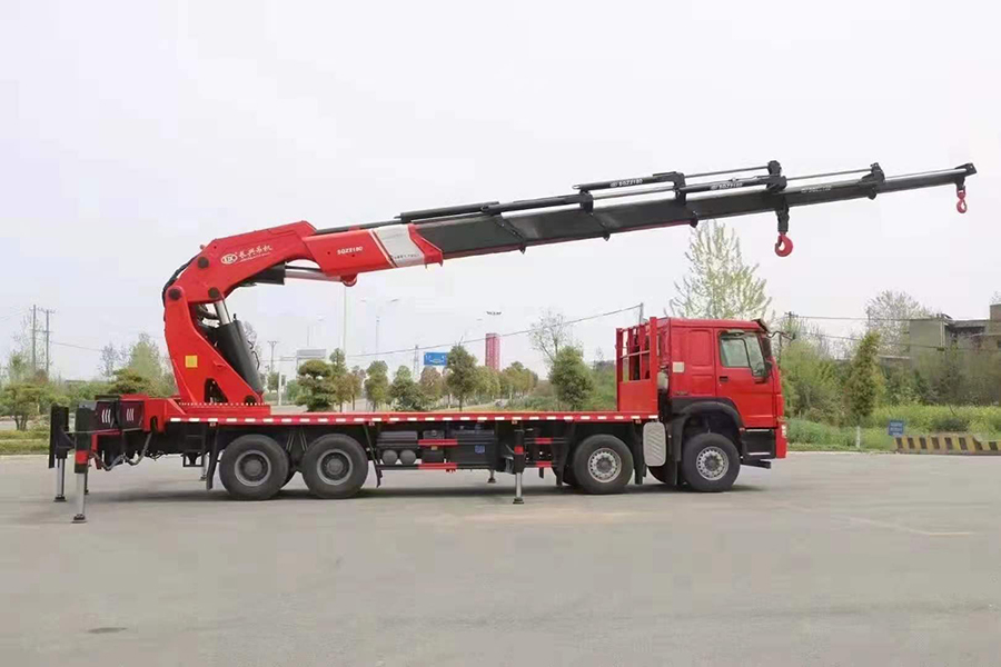 解析：重汽豪曼55噸折臂隨車吊