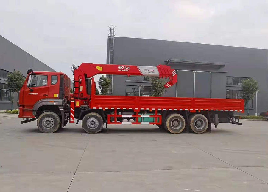 重汽豪沃長(zhǎng)興14噸隨車(chē)吊